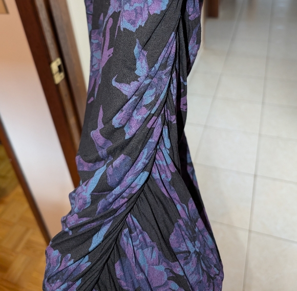 2 maternity dresses - Picture 5 of 6